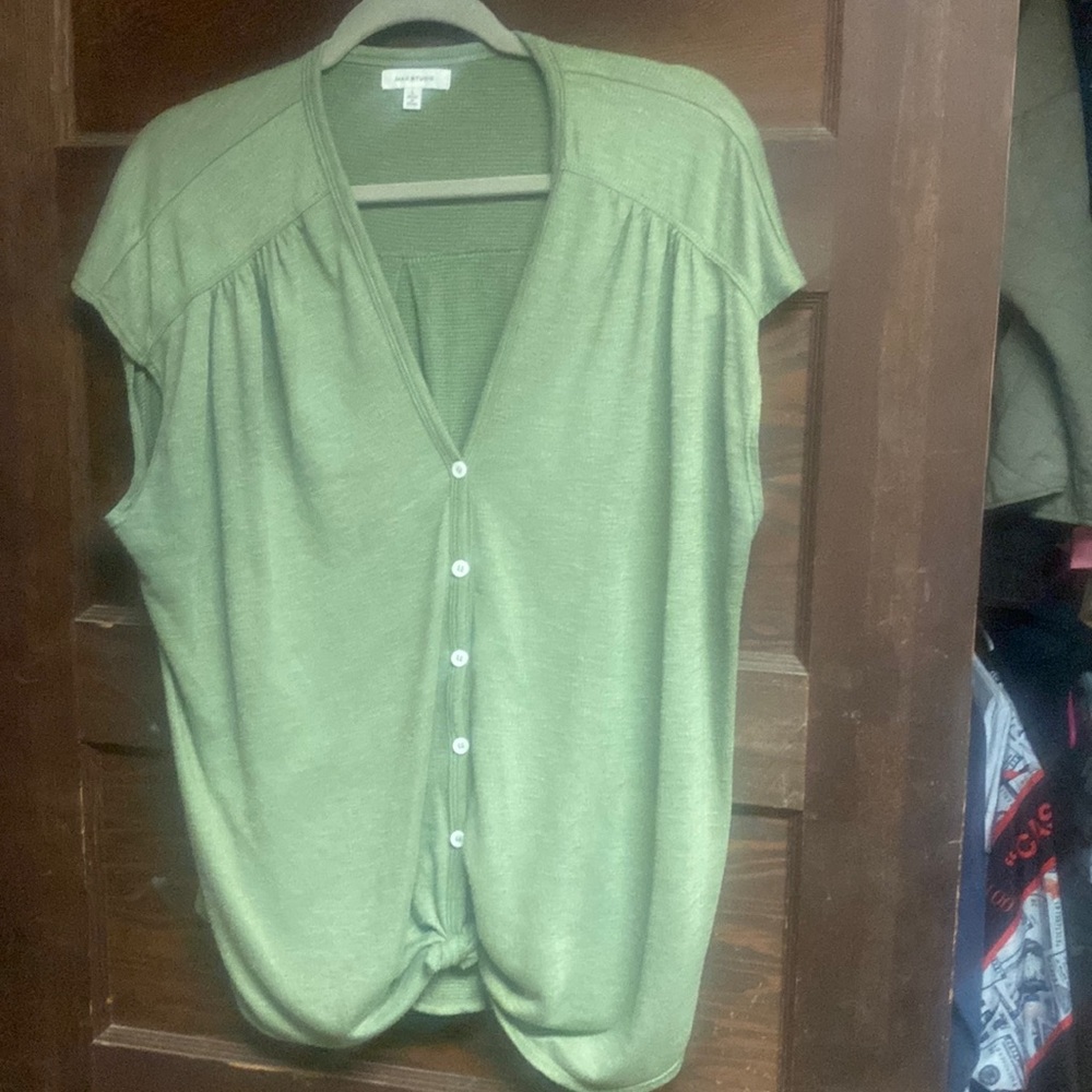 L sage green short sleeve top tie front bottom